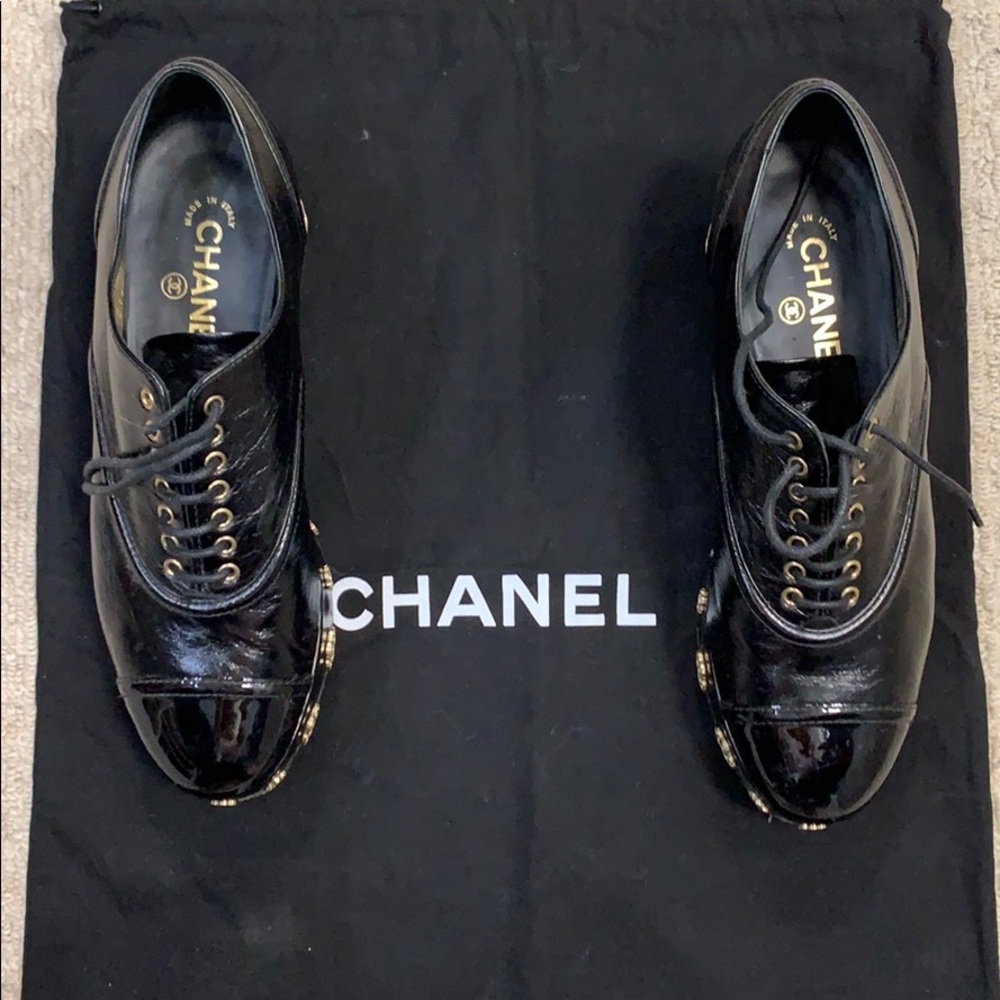COPY - 🌟Chanel black platform with gold camellia details